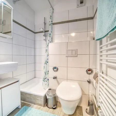 - Haus L, App 0l0910 *